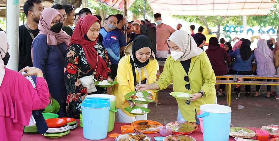 Makan Siang di Pulau Pari